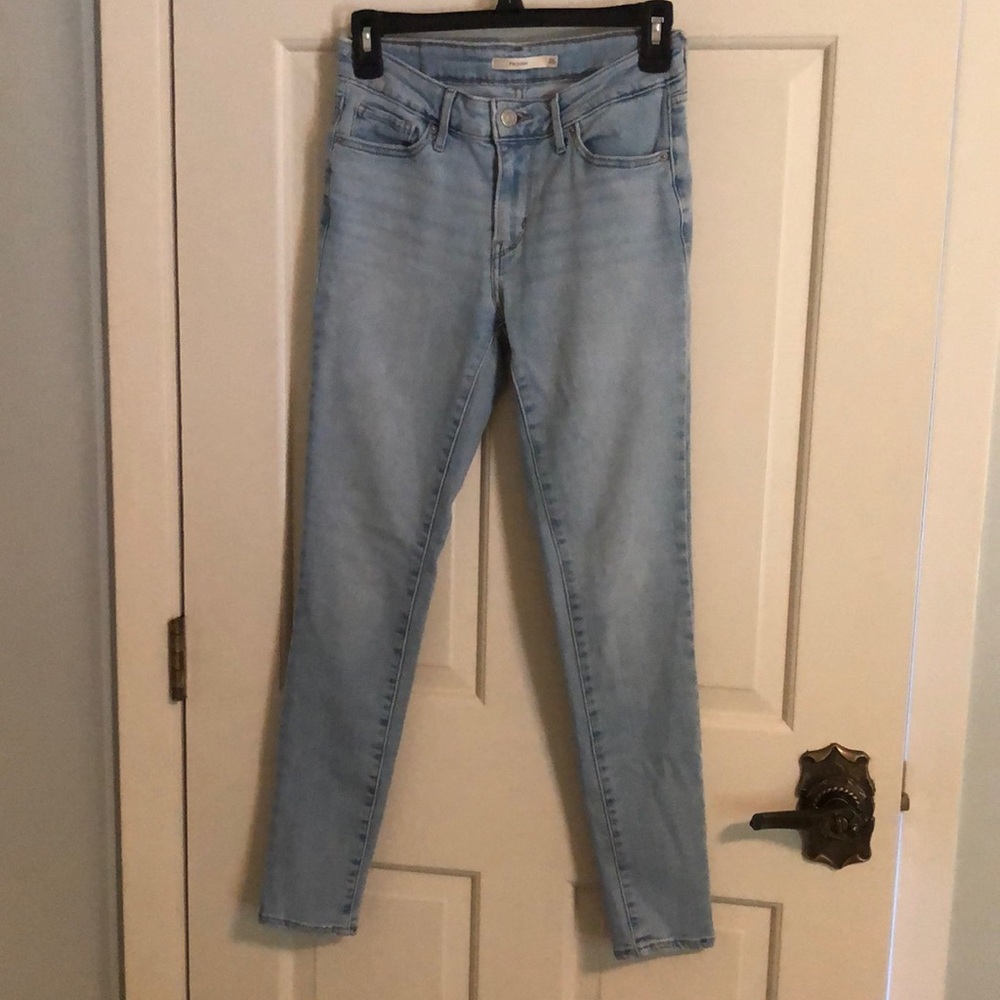 Levi’s Light Wash 711 Skinny Jeans - 26 waist